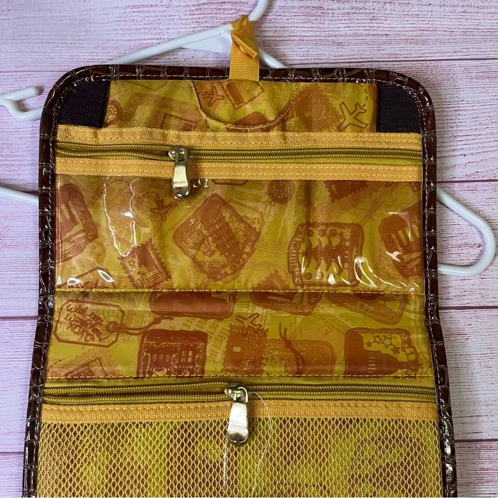 Samantha Brown trifold velcro’s